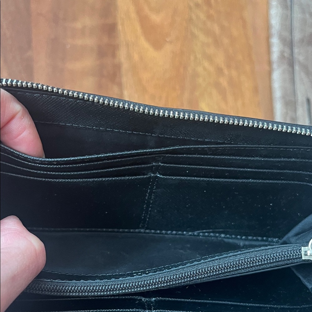 EUC Classic vintage Coach Black pebbled soft Leather Zip Around Wallet - Picture 11 of 16